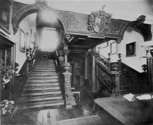 Die Treppe des Eyrecourt Castle, Co. Galway, Irland, ca. 1890
